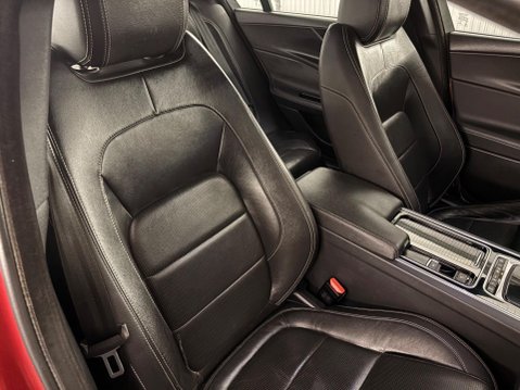 Jaguar XE 2.0i R-Sport Auto Euro 6 (s/s) 4dr 8