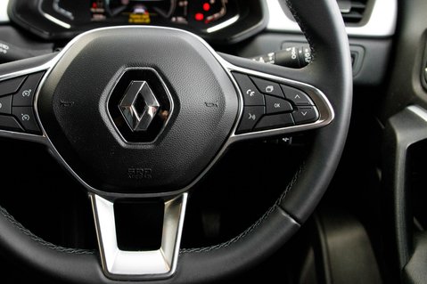 Renault Captur TECHNO E-TECH 19