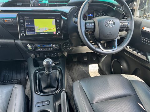 Toyota Hilux INVINCIBLE X 4WD D-4D DCB 26