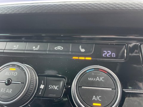 Volkswagen Caravelle 2.0 TDI Executive MPV 5dr Diesel DSG Euro 6 (s/s) (150 ps) 43