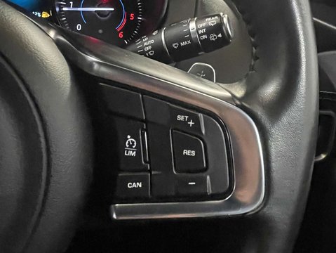 Jaguar F-Pace 2.0 F-PACE R-Sport AWD D Auto 4WD 5dr 17