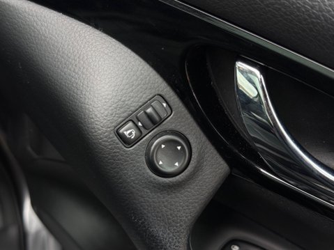 Nissan Qashqai 1.5 dCi Tekna 2WD Euro 5 (s/s) 5dr 76