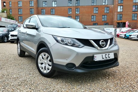Nissan Qashqai VISIA DIG-T SMART VISION.. 7 SERVICES.. 1 PREVIOUS KEEPER..STUNNING EXAMPLE