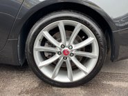 Jaguar XF 3.0d V6 Premium Luxury Saloon 4dr Diesel Auto Euro 5 (s/s) (240 ps) 14