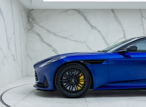 Aston Martin DB12 V8 31