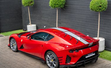 Ferrari 812 Competizione 4