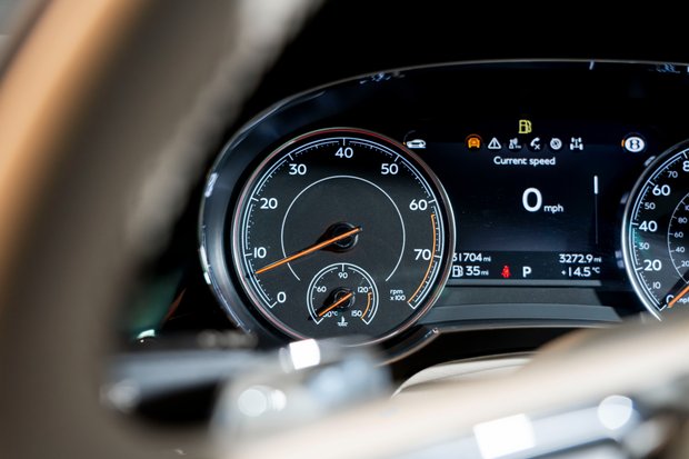 Bentley Bentayga W12. ALL TERRAIN SPEC. PANORAMIC ROOF. H, C & M SEATS. PRIVACY GLASS. 5