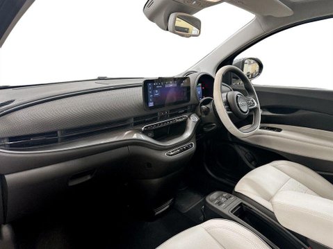 Fiat 500e 42kWh La Prima Hatchback 3dr Electric Auto (118 ps) 15