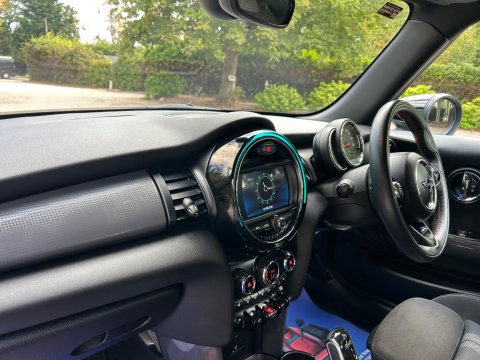 Mini Hatch 1.5 Cooper Sport Steptronic Euro 6 (s/s) 3dr 13