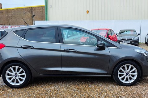 Ford Fiesta 1.0T TITANIUM 5 DOOR.. LOOK! ONLY 24000 MILES! SAT NAV! BLUETOOTH! 12