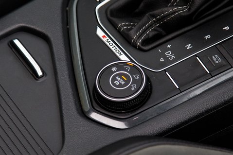 Volkswagen Tiguan SEL TSI 4MOTION DSG 35