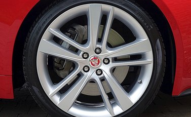 Jaguar F-Type V6 Coupe 9