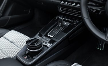 Porsche 911 Targa (992) 50 Years Porsche Design Edition 27