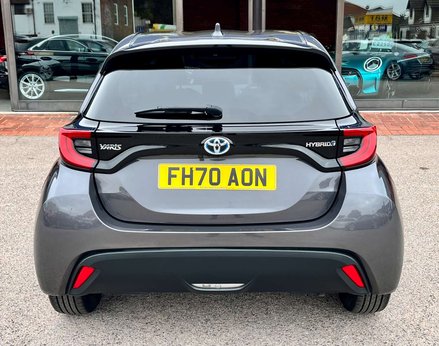 Toyota Yaris 1.5 Yaris Design HEV CVT 5dr 6