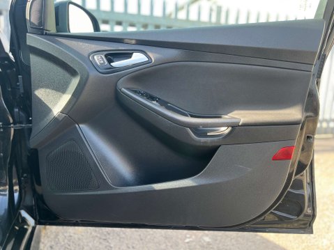 Ford Focus 1.0 Focus ST-Line 5dr 25