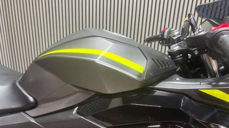 Lexmoto LXS 2023 ONLY 1K NEW MOT 125CC SPORTS BIKE LEARNER 28