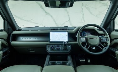 Land Rover Defender 110 OCTA EDITION ONE 24