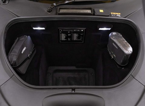 Ferrari F8 Tributo 37