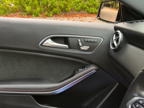 Mercedes-Benz A Class 2.1 A200d AMG Line (Premium Plus) 7G-DCT Euro 6 (s/s) 5dr 27