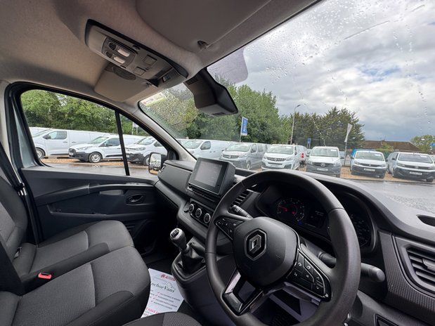 Renault Trafic SWB L1H1 [SOLD MM] Low Roof Business Plus SL28 Air Con Sensors EURO 6 19
