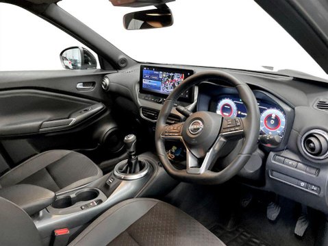 Nissan Juke 1.0 DIG-T N-Connecta SUV 5dr Petrol Manual Euro 6 (s/s) (114 ps) Air Con - 24