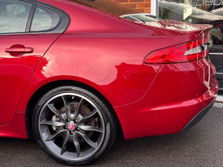 Jaguar XF D R-SPORT BLACK 11