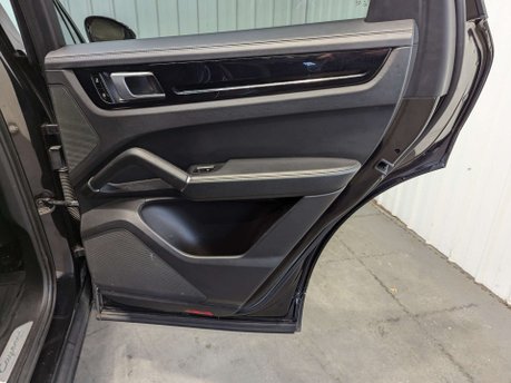 Porsche Cayenne 2.9 Cayenne V6 S Auto 4WD 5dr 61