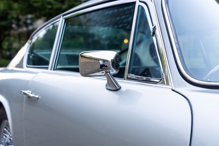 Aston Martin DB6 4.2 Vantage 12