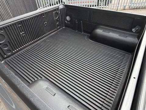 Toyota Hilux INVINCIBLE X 4WD D-4D DCB 22