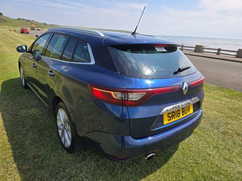 Renault Megane 1.2 TCe Iconic Sport Tourer Euro 6 (s/s) 5dr 8