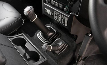 Land Rover Defender 90 Adventure Edition 18