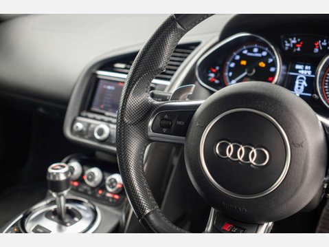 Audi R8 5.2 R8 Quattro V10 Semi-Auto 4WD 2dr 18