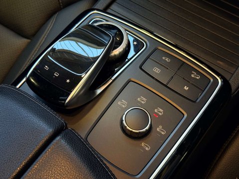Mercedes-Benz GLE 3.0 GLE 350 D 4Matic AMG Line Premium+ Auto 4WD 5dr 37