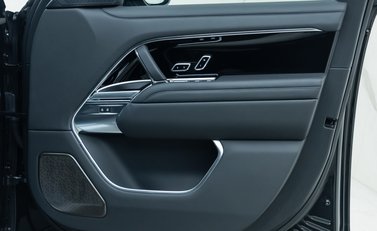 Land Rover Range Rover D350 AUTOBIOGRAPHY LWB 28