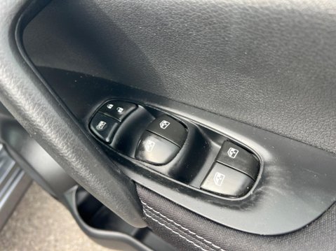 Nissan Qashqai 1.2 DIG-T N-Connecta Euro 6 (s/s) 5dr 32