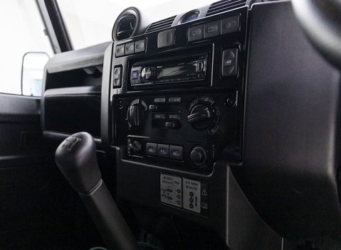 Land Rover Defender 90 Landmark 17