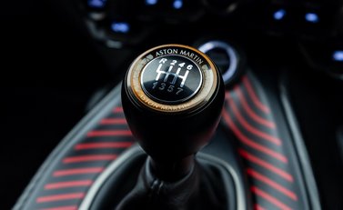 Aston Martin Vantage 007 Edition 16