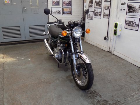 Kawasaki Z900 A4 19