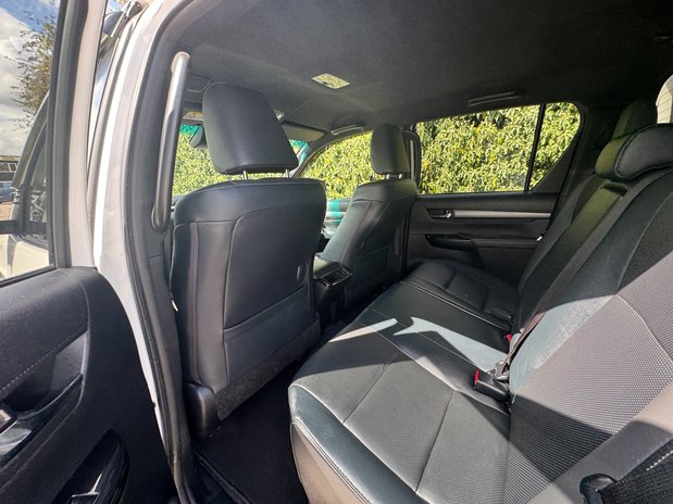 Toyota Hilux Invincible X | Auto | 2.8 LT | Double Cab | Sensors | EURO 6 | NO VAT 11