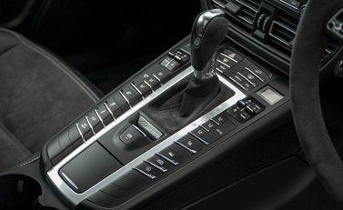 Porsche Macan GTS 21