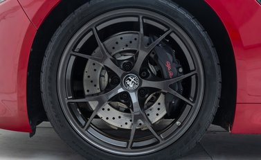 Alfa Romeo Giulia QUADRIFOGLIO 30