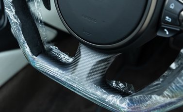 Aston Martin V12 Vantage Roadster 8