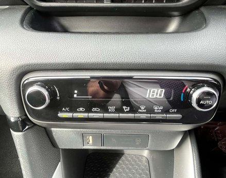 Toyota Yaris 1.5 Yaris Icon HEV CVT 5dr 47