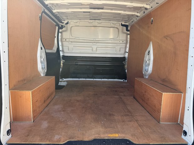 Renault Trafic SWB L1H1 Low Roof Business Plus SL28 Air Con Camera Sensors Euro 6 15