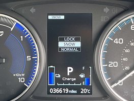 Mitsubishi Outlander 2.4 Outlander Dynamic PHEV CVT 4WD 5dr 26