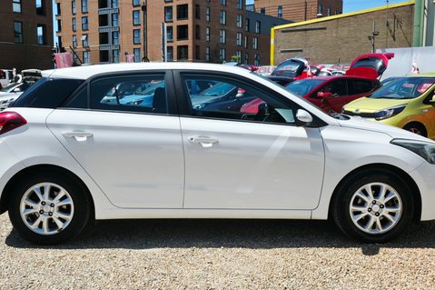 Hyundai i20 MPI SE.AUTOMATIC..1 PREVIOUS OWNER,18 STAMPS,AIR CON,LAST OWNER  9 YEARS. 12