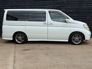 Nissan Elgrand AUTECH 9