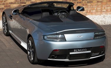 Aston Martin V12 Vantage S Roadster 11