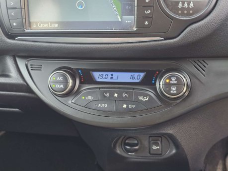 Toyota Yaris 1.5 VVT-h Design Hatchback 5dr Petrol Hybrid E-CVT Euro 6 (101 ps) 31