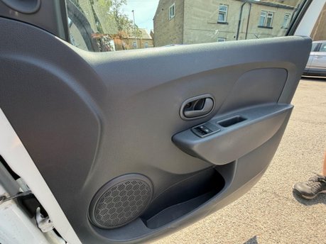 Dacia Sandero AMBIANCE SCE 14